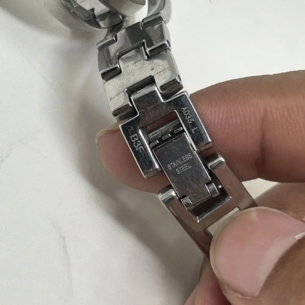 Movado Amorosa Watch 84 E4 1842 Stainless Water Resistant Saphhire Crystal